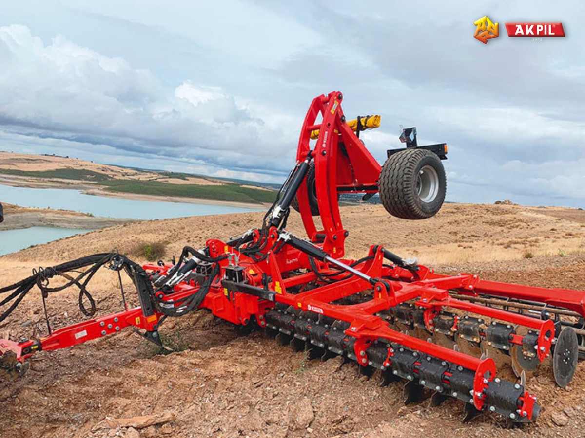 Traktory a poľnohospodárske stroje