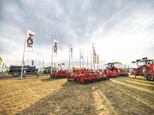Traktory a poľnohospodárske stroje