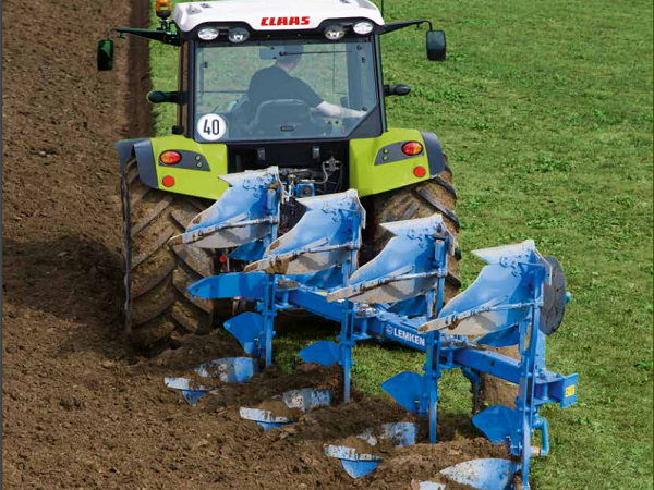 Traktory a poľnohospodárske stroje