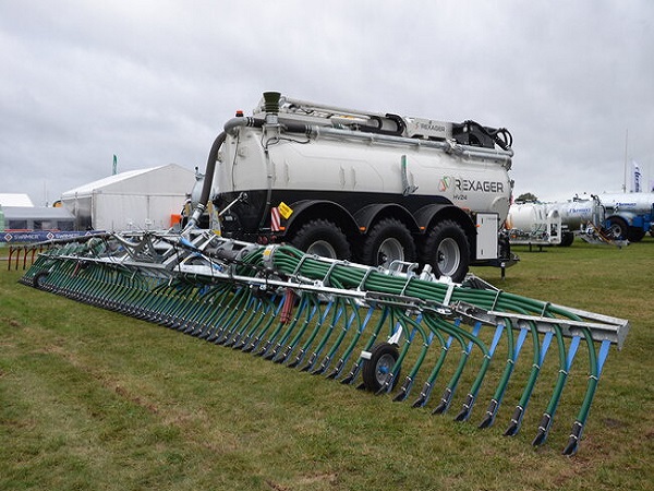 Traktory a poľnohospodárske stroje