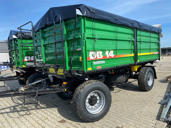 Traktory a poľnohospodárske stroje