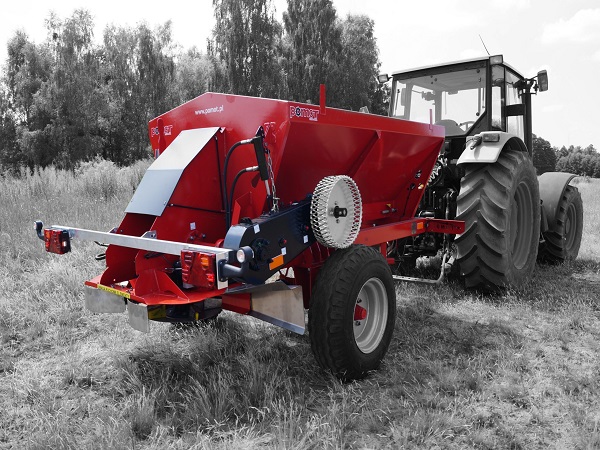 Traktory a poľnohospodárske stroje