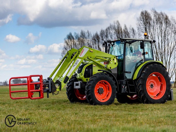 Traktory a poľnohospodárske stroje